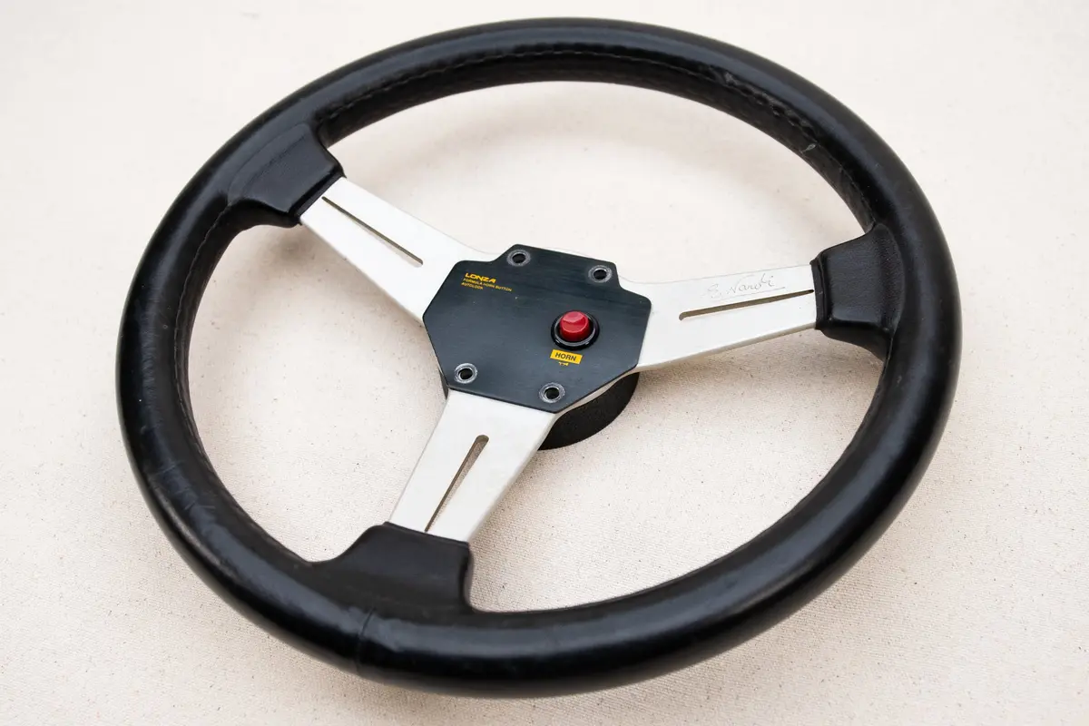 Nardi Classic 330mm Wheel Featuring Lonza Horn Plate – Exclusive Trim