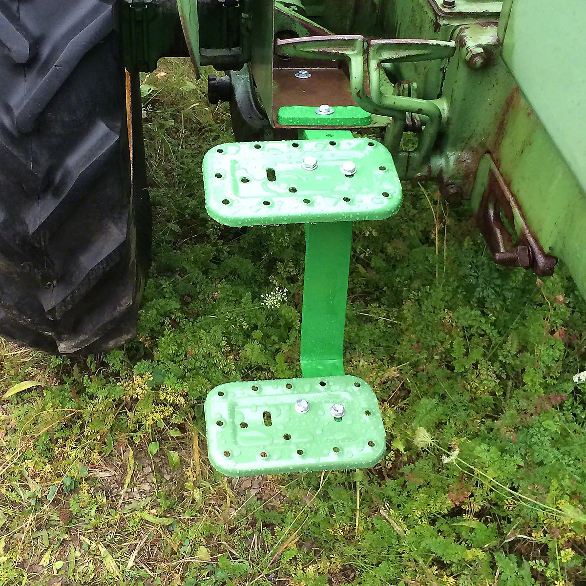 Step & Bracket Assembly (Double Step) -Fits  John Deere M Mt Tractor 1