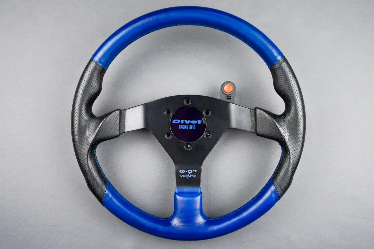Victoria G-02 Pivot Horn Steering Wheel – 350mm Diameter