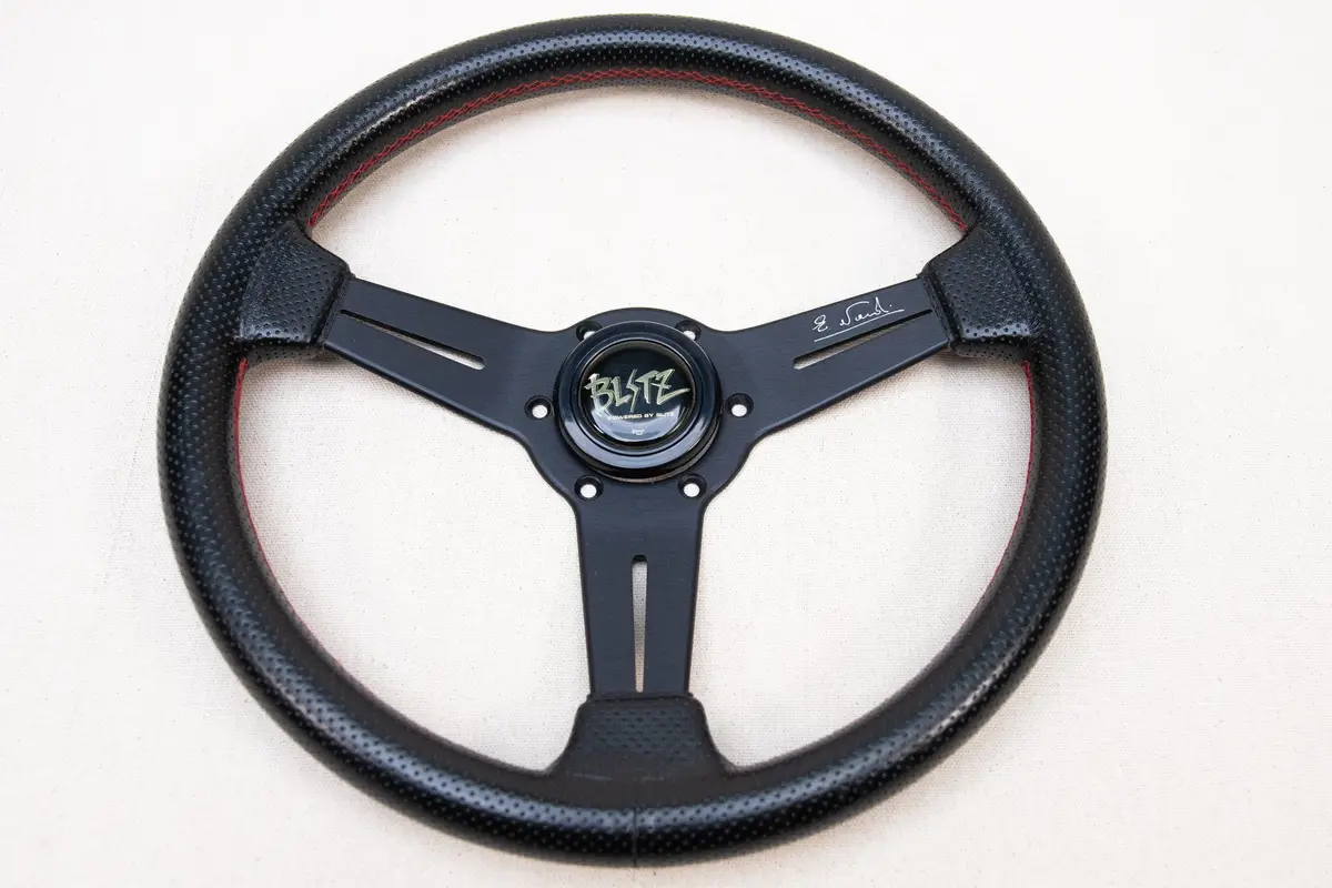 Nardi Classic Steering Wheel – 330mm with Blitz Horn Button