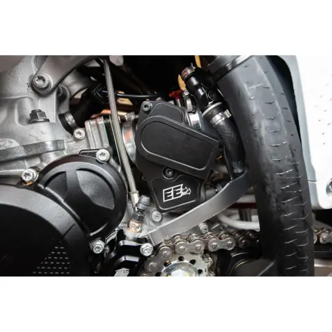 Enduro Engineering - Throttle Body Guard 2